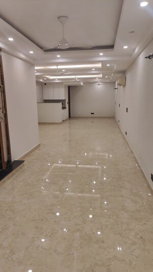 Room in  Office Space in IT/SEZ at East Of Kailash – for Rent