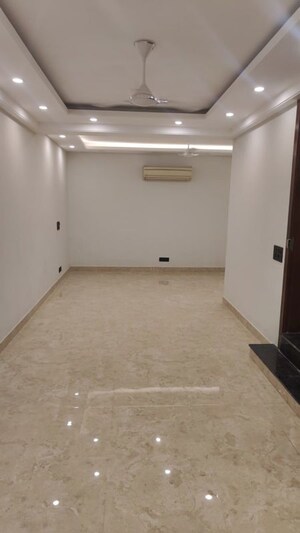 Room in  Office Space in IT/SEZ at East Of Kailash – for Rent