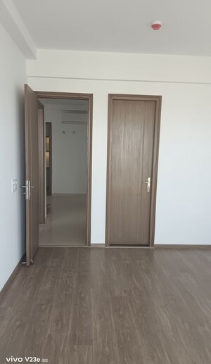 Room in 2.5 BHK Apartment at The Center Court, Sector 88a – for Rent