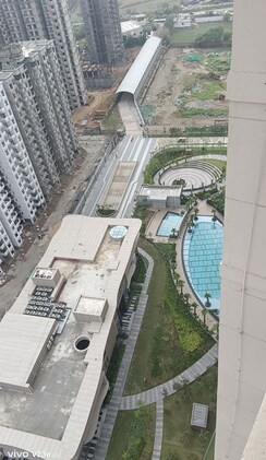 2.5 BHK + Study Room Apartment For Rent in The Center Court