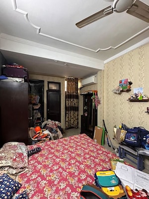 Bedroom in 3 BHK Builder Floor at Green Fields Colony – for Rent