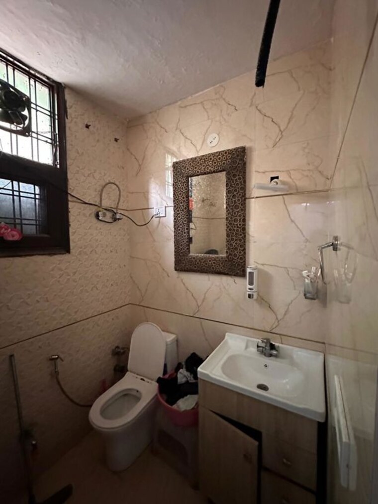 Bathroom, green fields colony 3 Bedroom 1608 Sq.Ft. Builder Floor In Green Fields Colony Faridabad 10430660