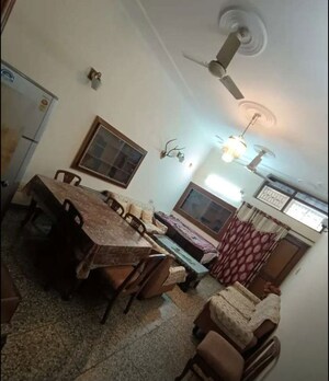 Living Room in 2 BHK Builder Floor at Sector 23 – for Rent