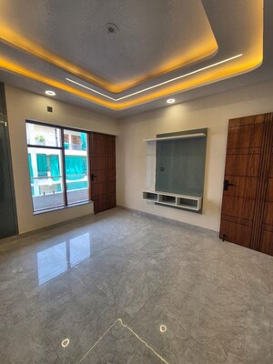 Room in 3 BHK Builder Floor at Fidato Honour Homes, Sector 89 – for Sale