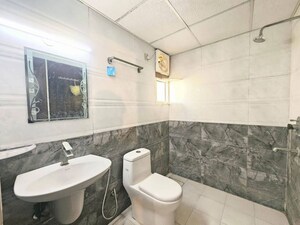 Bathroom in 2 BHK Builder Floor at Lucky The Palm Valley, Sector 1 Greater Noida – for Rent