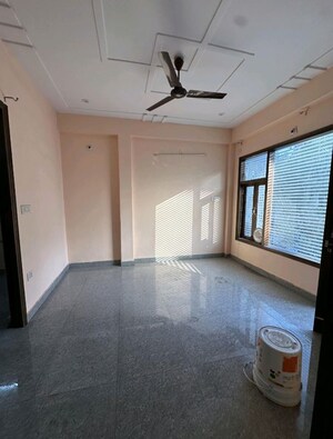 Room in 3 BHK Independent House at Delta I Greater Noida – for Sale