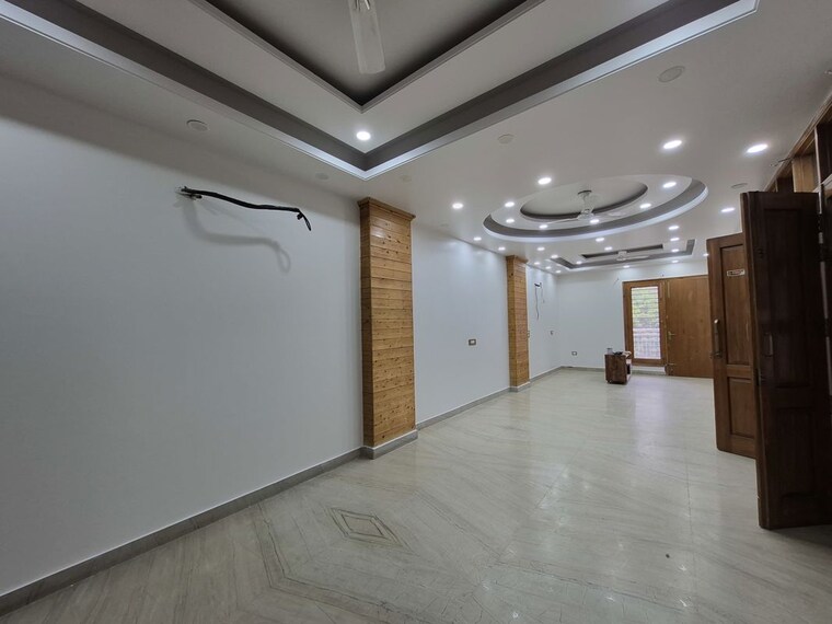 Room, sushant lok i 6 Bedroom 10000 Sq.Ft. Builder Floor In Sushant Lok I Gurgaon 10430738