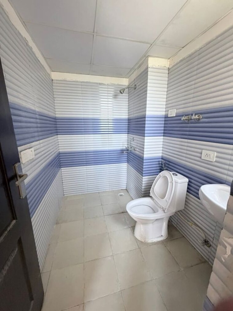 Bathroom, nirala-greenshire 3 Bedroom 1350 Sq.Ft. Apartment In Sector 2 Greater Noida Greater Noida 10430766