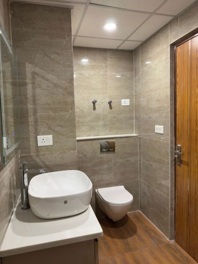 Bathroom, wave-amore 4 Bedroom 3117 Sq.Ft. Apartment In Sector 32 Noida 10430762