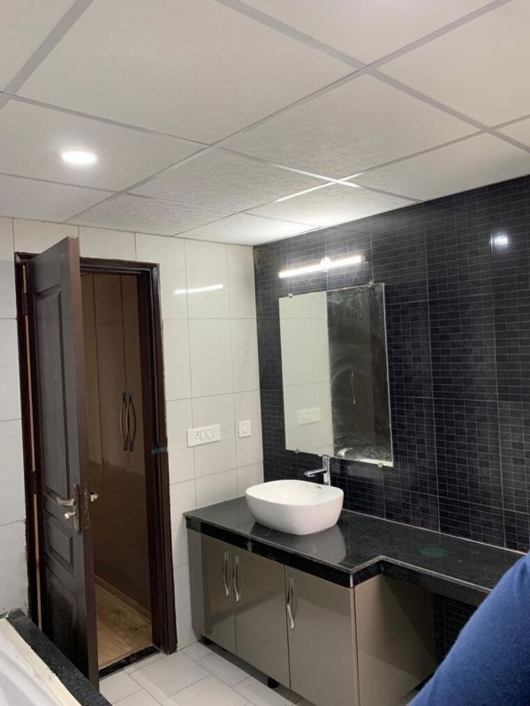 Bathroom, wave-amore 3.5 Bedroom 2160 Sq.Ft. Apartment In Sector 32 Noida 10430776