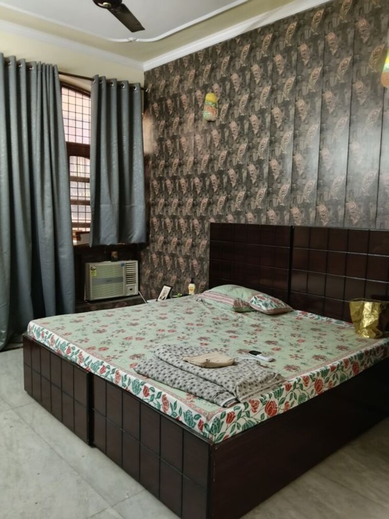 Bedroom, sector 23 2.5 Bedroom 1200 Sq.Ft. Villa In Sector 23 Gurgaon 10430773