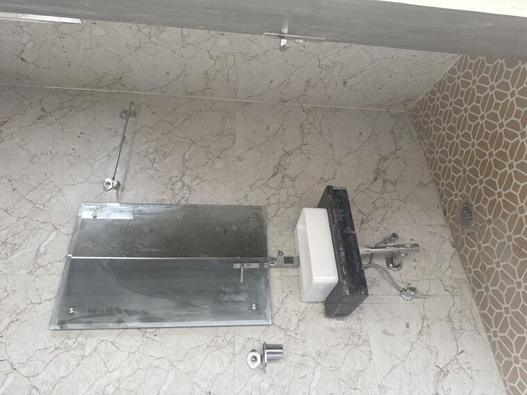 Bathroom, palam vihar 3.5 Bedroom 2000 Sq.Ft. Builder Floor In Palam Vihar Gurgaon 10430756
