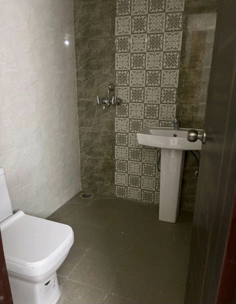 Bathroom, ska-metro-ville 3 Bedroom 1285 Sq.Ft. Apartment In Eta Ii Greater Noida Greater Noida 10430778