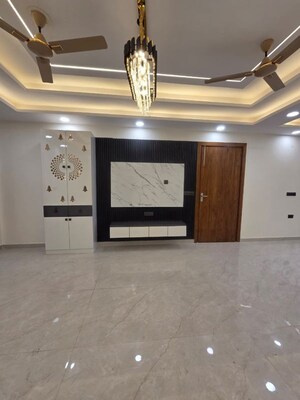 Room in 3 BHK Builder Floor at Puri Kohinoor, Sector 89 – for Rent