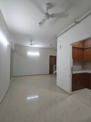 Room in 3 BHK Apartment at Nirala Greenshire, Sector 2 Greater Noida – for Rent