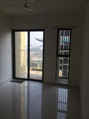 Room in 2 BHK Apartment at Runwal The Central Park, Chinchwad – for Rent