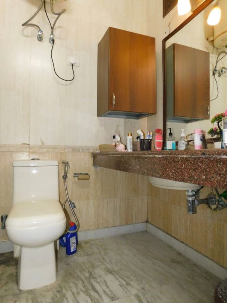 Bathroom, greater kailash i 3 Bedroom 1800 Sq.Ft. Builder Floor In Greater Kailash I Delhi 10430880