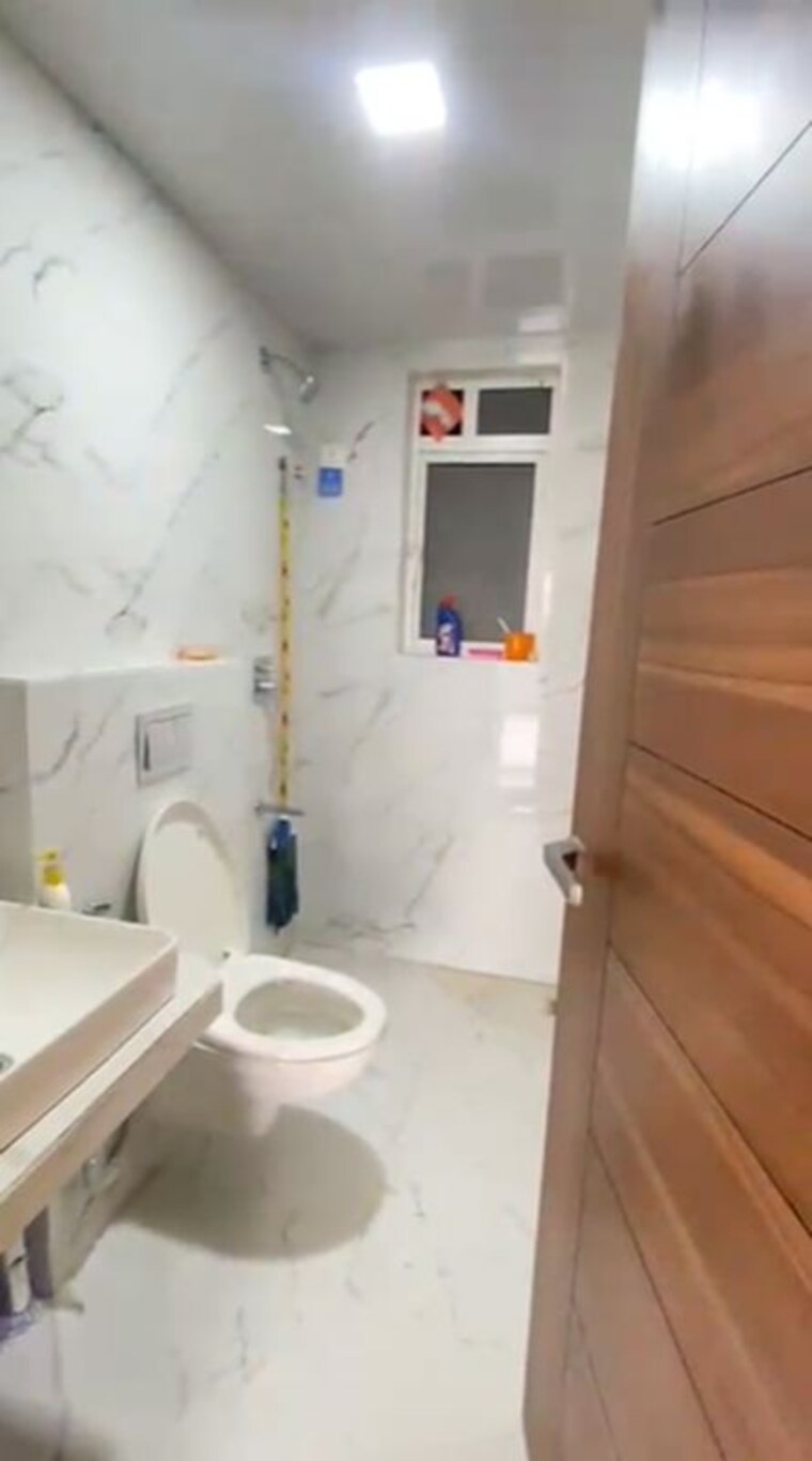 Bathroom, akshar-amar-mansion 3 Bedroom 1200 Sq.Ft. Apartment In Chembur Mumbai 10430894