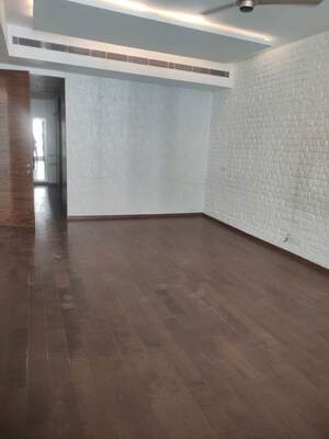 Room in 2 BHK Apartment at M3M Golf Estate, Sector 65 – for Rent