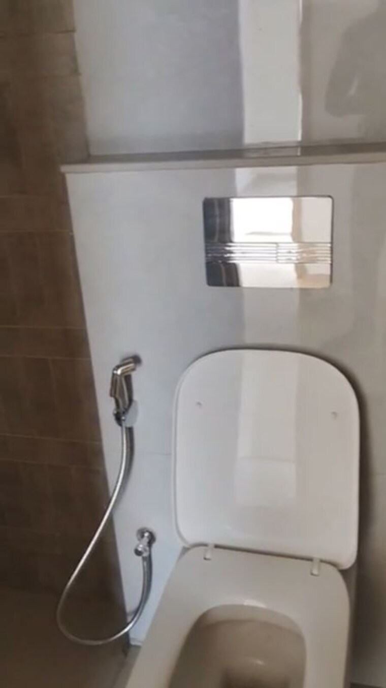 Bathroom, concrete-sai-swayam 2.5 Bedroom 1235 Sq.Ft. Apartment In Chembur Mumbai 10430906