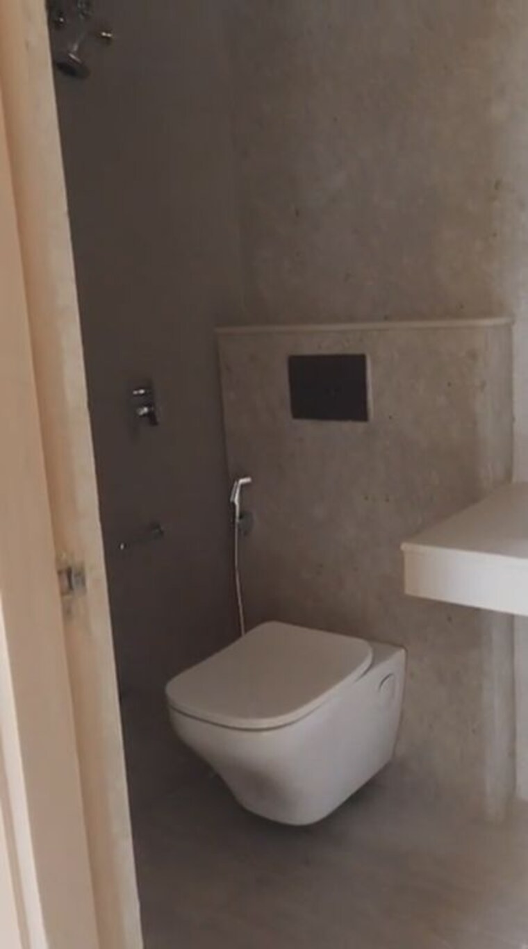 Bathroom, concrete-sai-swayam 2.5 Bedroom 1235 Sq.Ft. Apartment In Chembur Mumbai 10430906