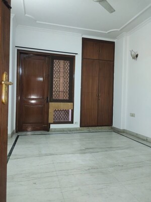 Room in 3 BHK Builder Floor at Kailash Colony – for Rent