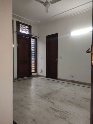 Room in 3 BHK Builder Floor at Kailash Colony – for Rent