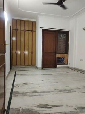Room in 3 BHK Builder Floor at Kailash Colony – for Rent