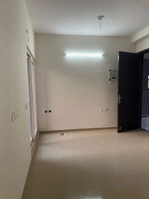 Room in 2 BHK Apartment at Nirala Greenshire, Sector 2 Greater Noida – for Rent