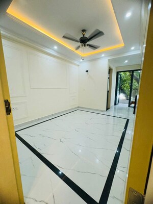Room in 3 BHK Builder Floor at Palm Residency Chhatarpur, Chattarpur – for Rent