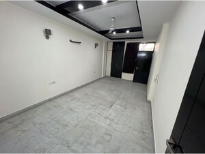 Room in 3.5 BHK Builder Floor at Shivalik Colony – for Rent