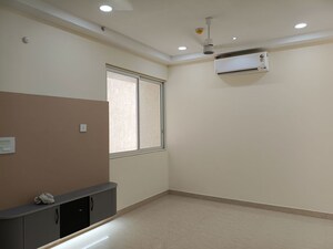 Room in 3 BHK Apartment at Aurobindo The Regent, Kondapur – for Rent