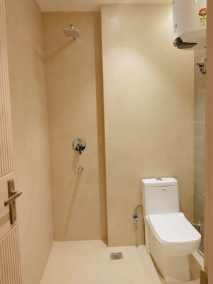 Bathroom in 1 BHK Builder Floor at Sector 32 – for Rent