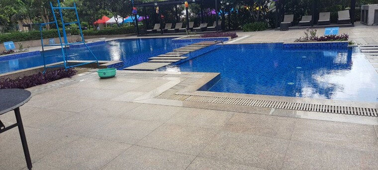Swimming Pool, paras-irene 4 Bedroom 2525 Sq.Ft. Apartment In Sector 70a Gurgaon 10425329