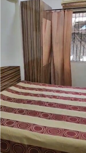 Bedroom in 2.5 BHK Apartment at Chembur – for Rent