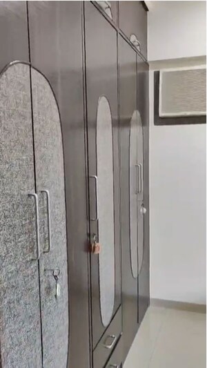 Bedroom in 2.5 BHK Apartment at Chembur – for Rent