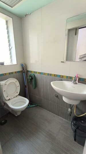 Bathroom in 4 BHK Apartment at Joshi Vadi – for Rent