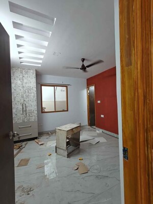 Room in 3 BHK Builder Floor at Vrindavan Yojna – for Rent