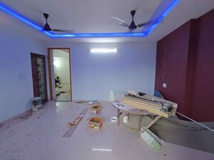 Room in 3 BHK Builder Floor at Vrindavan Yojna – for Rent