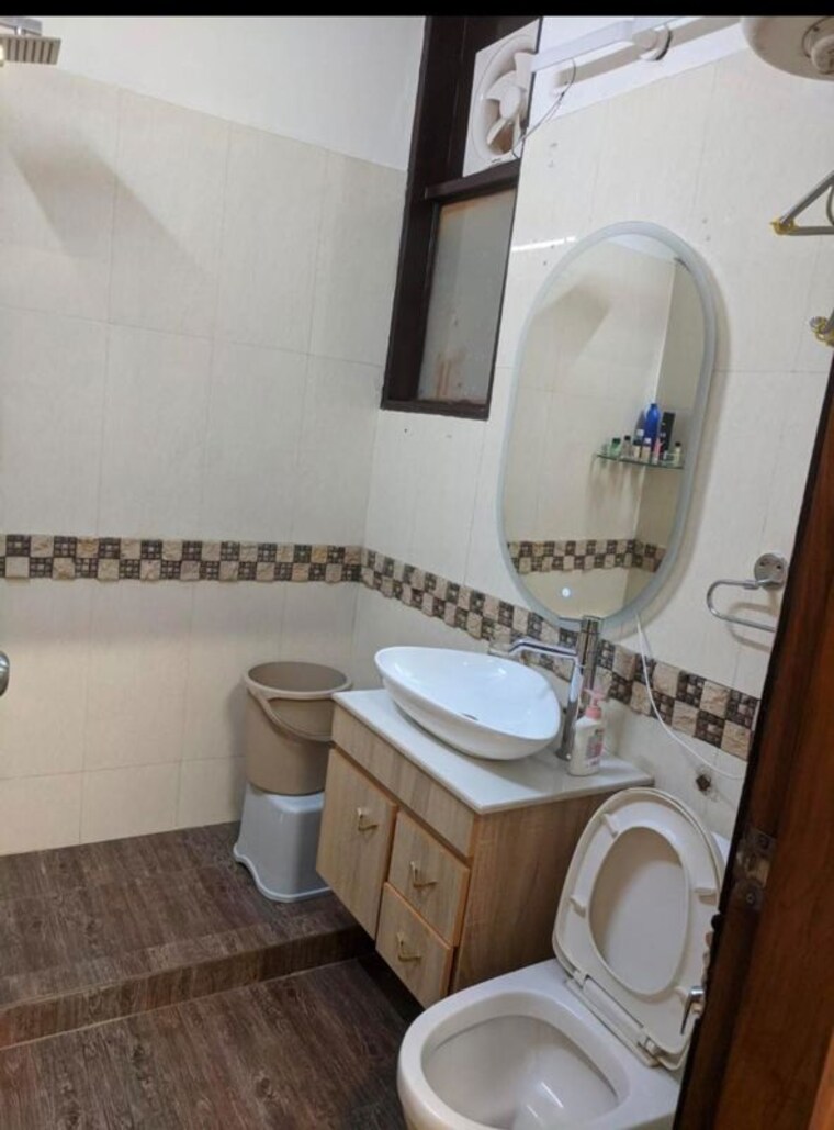 Bathroom, greater kailash i 2 Bedroom 1500 Sq.Ft. Builder Floor In Greater Kailash I Delhi 10431055
