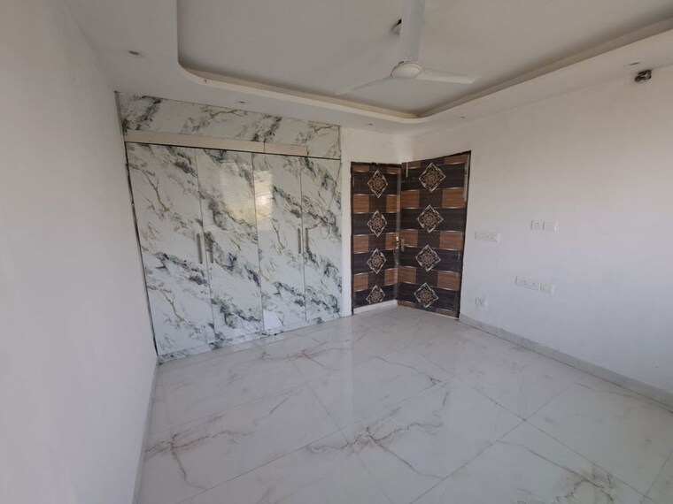 Room, dlf phase i 3 Bedroom 500 Sq.Yd. Apartment In Dlf Phase I Gurgaon 10431052