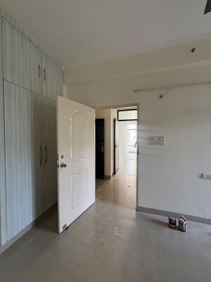 Room in 4 BHK Apartment at Ansal Sushant Golf City Celebrity Greens, Sushant Golf City – for Rent