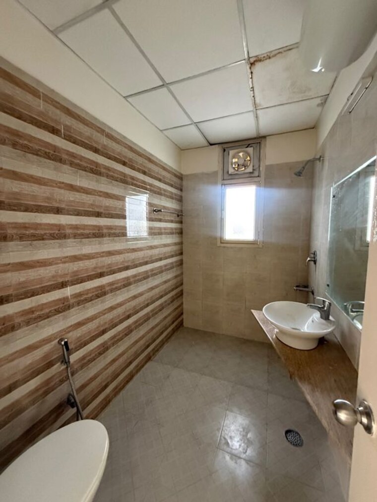 Bathroom, ansal-sushant-golf-city-celebrity-greens 4 Bedroom 2500 Sq.Ft. Apartment In Sushant Golf City Lucknow 10431072