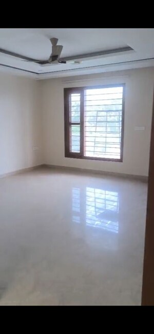 Room in 4 BHK Builder Floor at Sector 21c – for Rent