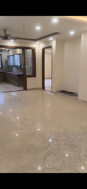 Room in 4 BHK Builder Floor at Sector 21c – for Rent