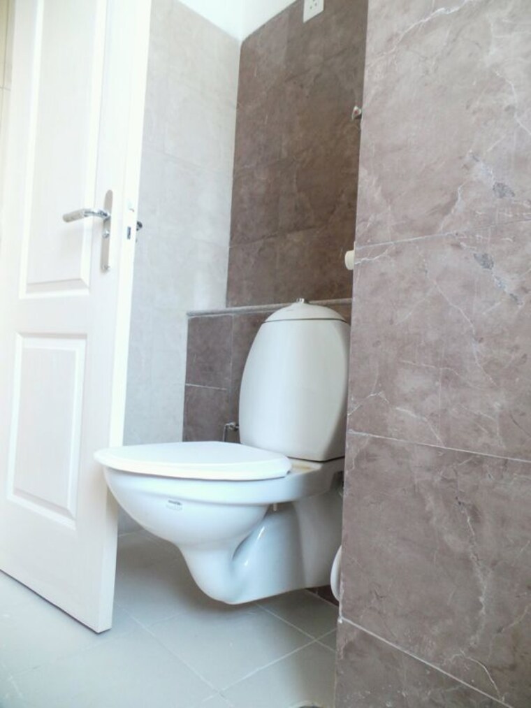 Bathroom, gpl-eden-heights 2 Bedroom 1500 Sq.Ft. Apartment In Sector 70 Gurgaon 10431099