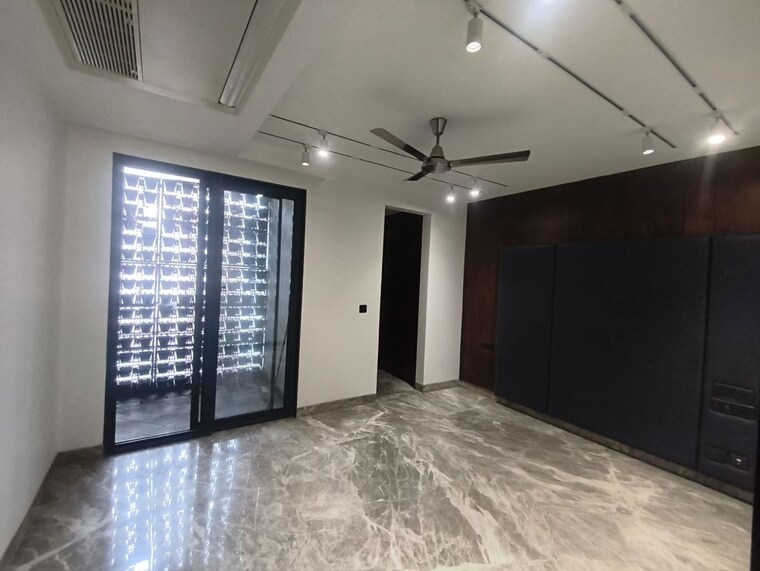 Room, anand lok 4 Bedroom 400 Sq.Yd. Builder Floor In Anand Lok Delhi 10431145