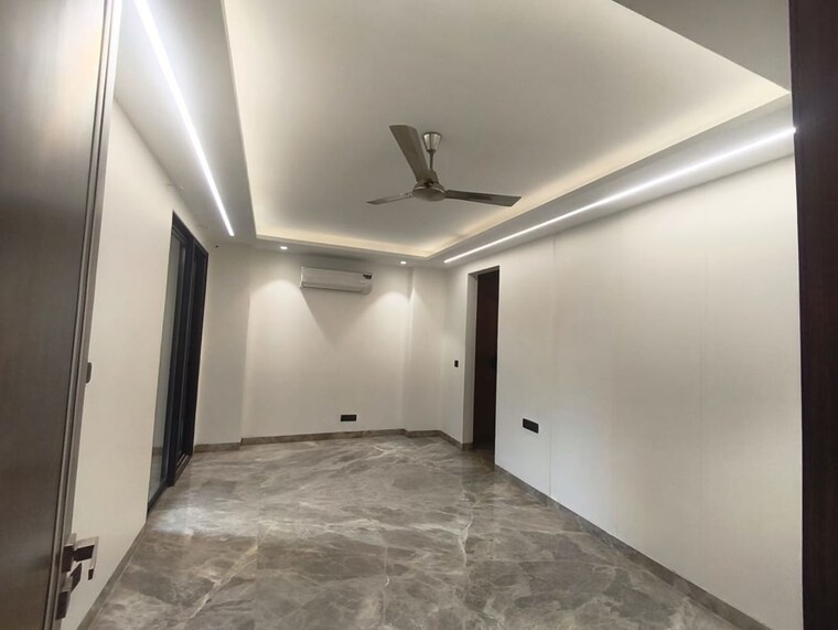 Room, anand lok 4 Bedroom 400 Sq.Yd. Builder Floor In Anand Lok Delhi 10431145