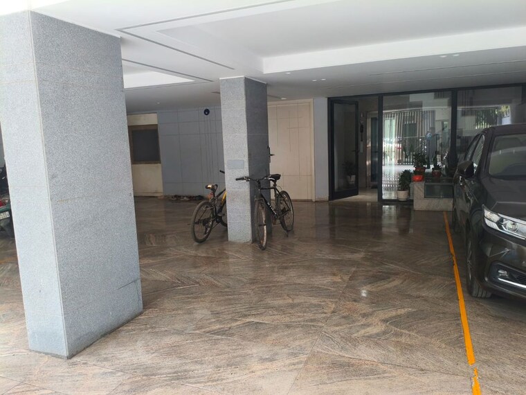  Parking, anand lok 4 Bedroom 400 Sq.Yd. Builder Floor In Anand Lok Delhi 10431145
