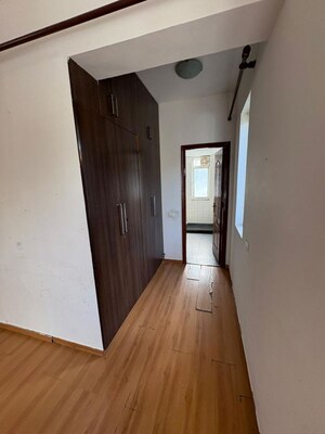 Building Lobby in 3.5 BHK Apartment at Orchid Petals, Sector 49 – for Sale